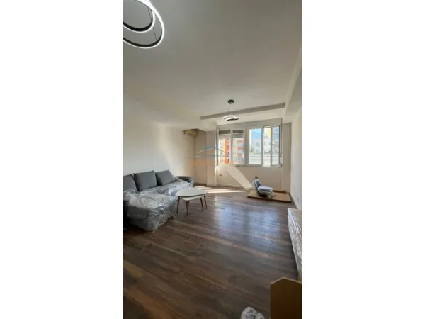 Shitet, Apartament 1+1, Rruga Arkitekt Sinani, Xhamllik, Tirane.