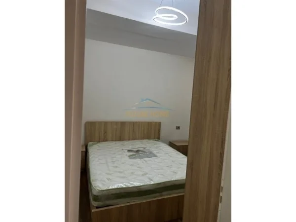 Shitet, Apartament 1+1, Rruga Arkitekt Sinani, Xhamllik, Tirane.