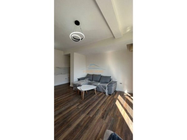 Shitet, Apartament 1+1, Rruga Arkitekt Sinani, Xhamllik, Tirane.