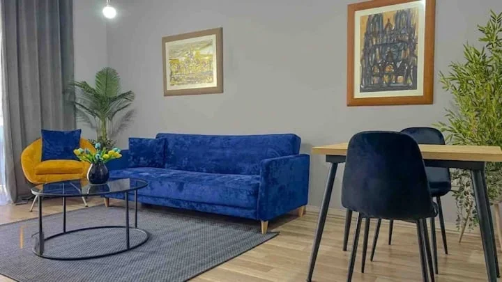 Tirane, jepet me qera apartament 1+1+Ballkon Kati 4, 65 m² 700 € (Pazari i ri)