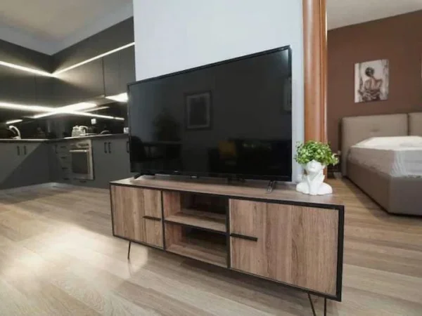 Tirane, jepet me qera apartament 1+1+Ballkon Kati 4, 65 m² 700 € (Pazari i ri)