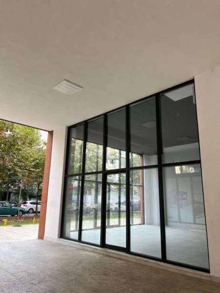 Tirane, jepet me qera dyqan Kati 0, 75 m² 805 € (Urban Gate)