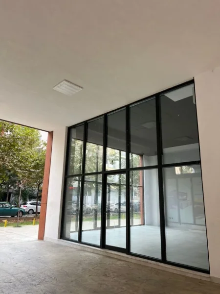 Tirane, jepet me qera dyqan Kati 0, 75 m² 805 € (Urban Gate)