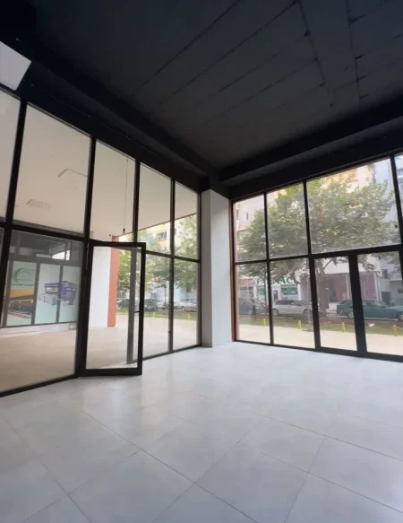 Tirane, jepet me qera dyqan Kati 0, 75 m² 805 € (Urban Gate)