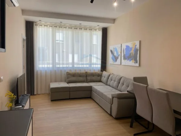 Shitet, Apartament 2+1+2, Rruga Dritan Hoxha, Tirane.