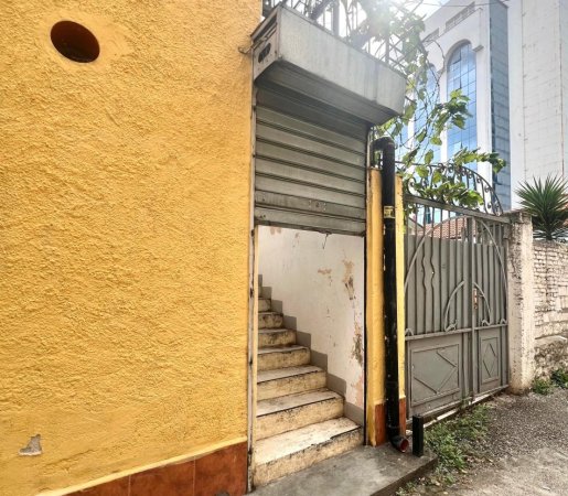 Ambient Biznesi Me Qera: 73m²📍 Rruga e Kavajes – Pas Sofres Turke Cmimi: 80,000 Leke / Muaj - Ambienti jepet BOSH si ne foto