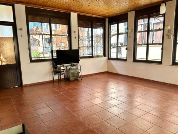 Ambient Biznesi Me Qera: 73m²📍 Rruga e Kavajes – Pas Sofres Turke Cmimi: 80,000 Leke / Muaj - Ambienti jepet BOSH si ne foto