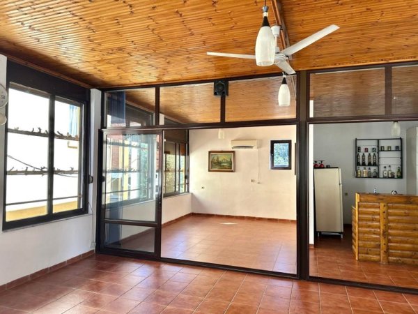 Ambient Biznesi Me Qera: 73m²📍 Rruga e Kavajes – Pas Sofres Turke Cmimi: 80,000 Leke / Muaj - Ambienti jepet BOSH si ne foto