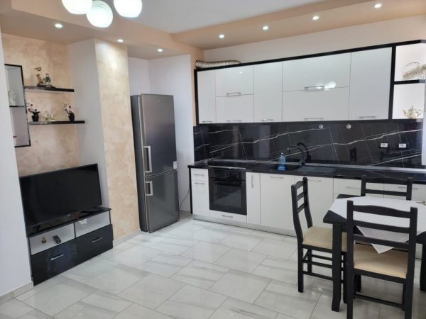 Tirane, jepet me qera apartament 2+1 Kati 5, 80 m² 650 € (Rruga Mine Peza)