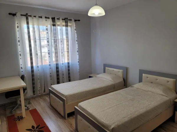 Tirane, jepet me qera apartament duplex 2+1 Kati 5, 80 m² 650 € (Tek Spari, Rruga Mine Peza)