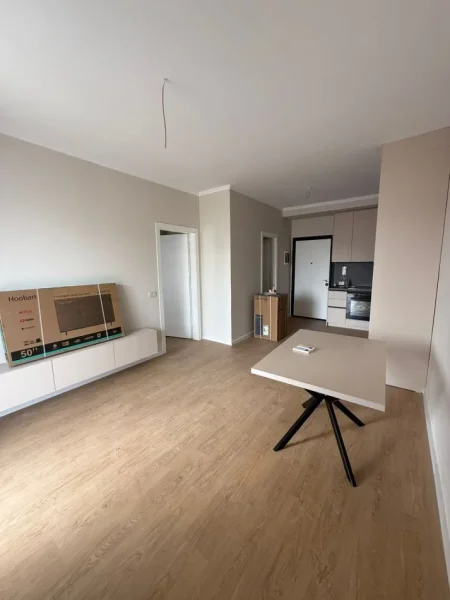 Tirane, jepet me qera apartament 1+1+Ballkon Kati 3, 70 m² 700 € (Mine Peza)