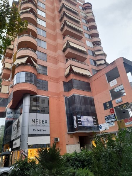 Tirane, jepet me qera zyre Kati 1, 12 m² 270 €