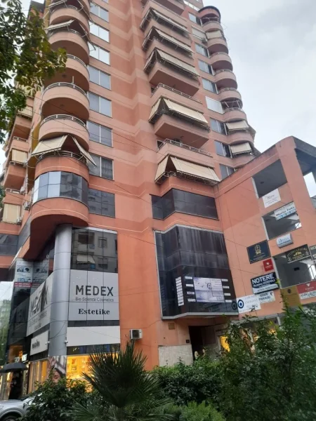 Tirane, jepet me qera zyre Kati 1, 12 m² 270 €