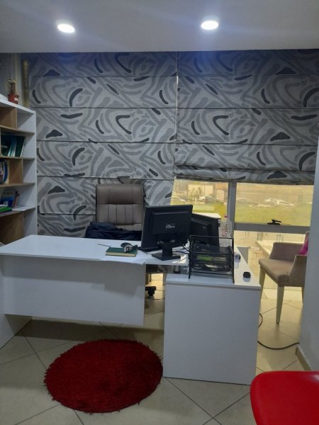 Tirane, jepet me qera zyre Kati 1, 12 m² 270 €