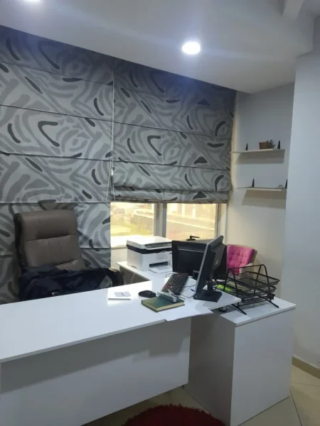 Tirane, jepet me qera zyre Kati 1, 12 m² 270 €