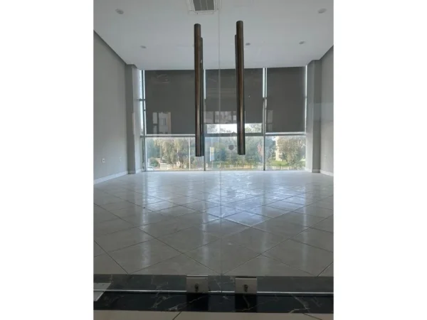 Durres, jepet me qera ambjent biznesi Kati 2, 37 m² 400 € 