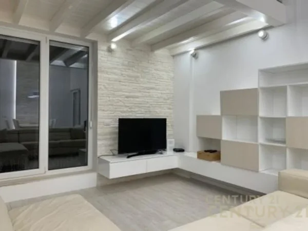 Tirane, shitet apartament+verande | Penthouse 2+1 Kati 6, 160 m² 240.000 € (Liqeni i thate)