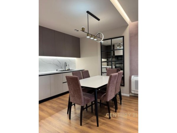 Tirane, jepet me qera apartament 1+1 Kati 2, 71 m² 750 € (Brryli , Shkolla e Kuqe)