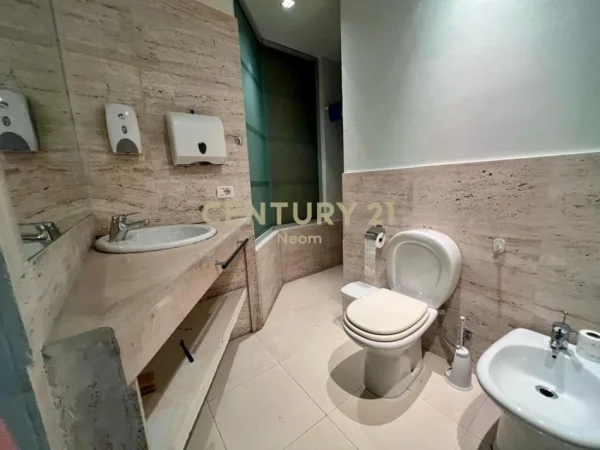 Tirane, jepet me qera zyre Kati 5, 115 m² 1.200 € (Kullat Binjake)
