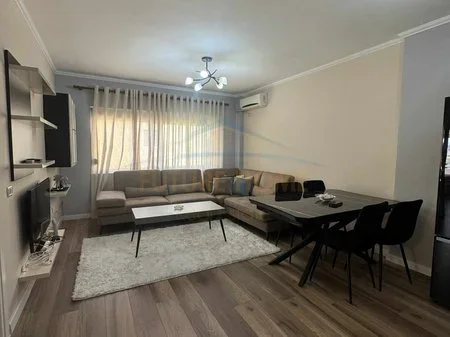 Tirane, jepet me qera apartament 2+1 Kati 4, 94 m² 650 € 