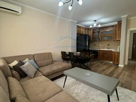 Tirane, jepet me qera apartament 2+1 Kati 4, 94 m² 650 € 