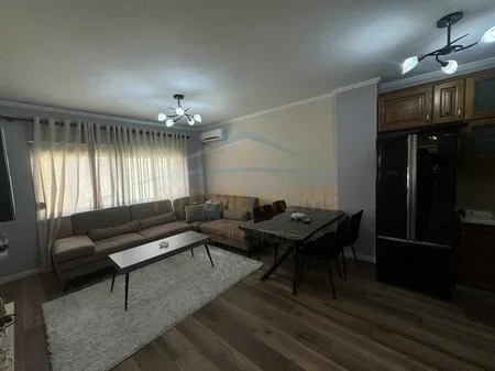 Tirane, jepet me qera apartament 2+1 Kati 4, 94 m² 650 € 