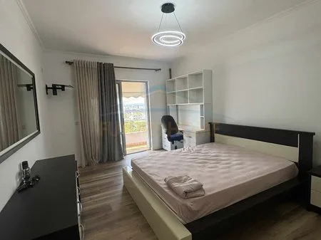 Tirane, jepet me qera apartament 2+1 Kati 4, 94 m² 650 € 