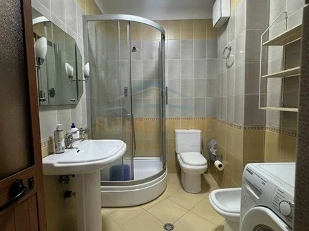 Tirane, jepet me qera apartament 2+1 Kati 4, 94 m² 650 € 