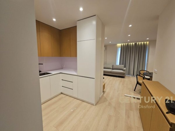 Tirane, jepet me qera apartament 2+1+Aneks+Ballkon Kati 4, 92 m² 700 € (Rezidenca Klensi)