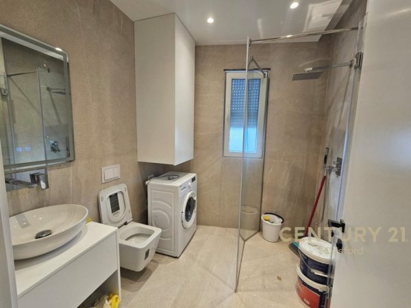 Tirane, jepet me qera apartament 2+1+Aneks+Ballkon Kati 4, 92 m² 700 € (Rezidenca Klensi)