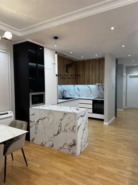 Tirane, jepet me qera apartament 3+1 , 130 m² 1.200 € (FIORI DI BOSKO)