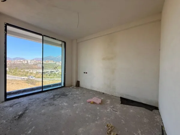 Tirane, shitet apartament 2+1 Kati 1, 294.000 € (Mjull-Bathore)