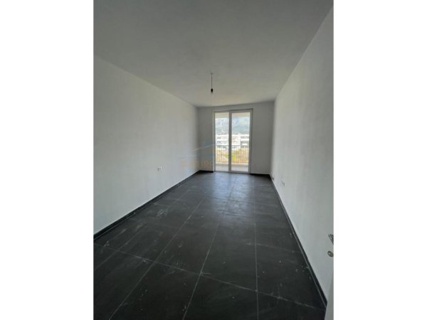 Tirane, shitet apartament 2+1 Kati 3, 110 m² 131.448 € (Rruga 5 Maji)
