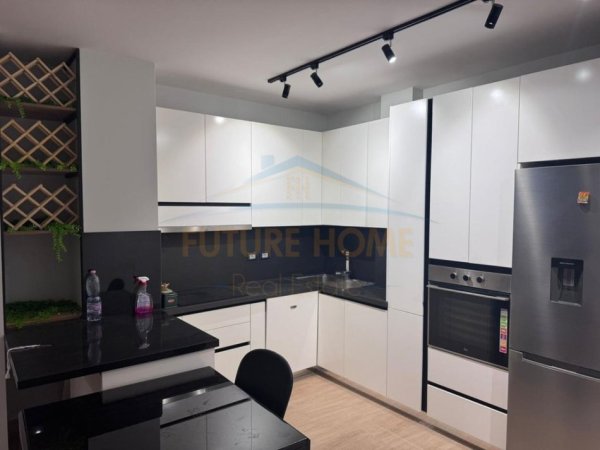 Tirane, jepet me qera apartament 3+1 Kati 2, 125 m² 900 € (Rruga Peti)