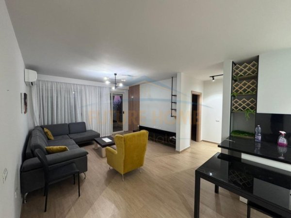 Tirane, jepet me qera apartament 3+1 Kati 2, 125 m² 900 € (Rruga Peti)