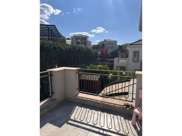 Tirane, shitet Vile 3 Katshe Kati 3, 688 m² 1.500.000 € (Rolling Hills)