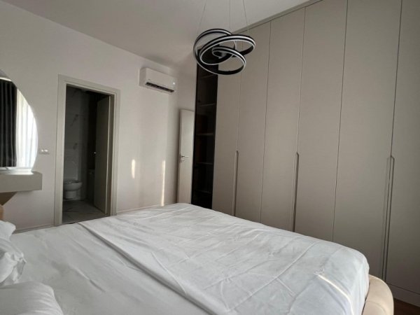Tirane, jepet me qera apartament 2+1 Kati 4, 900 €