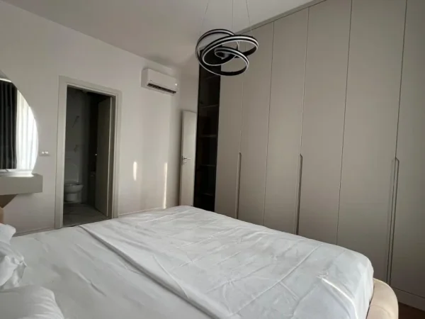 Tirane, jepet me qera apartament 2+1 Kati 4, 900 €