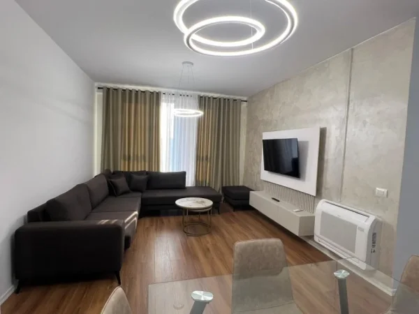 Tirane, jepet me qera apartament 2+1 Kati 4, 900 €
