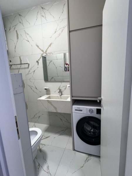 Tirane, jepet me qera apartament 2+1 Kati 4, 900 €