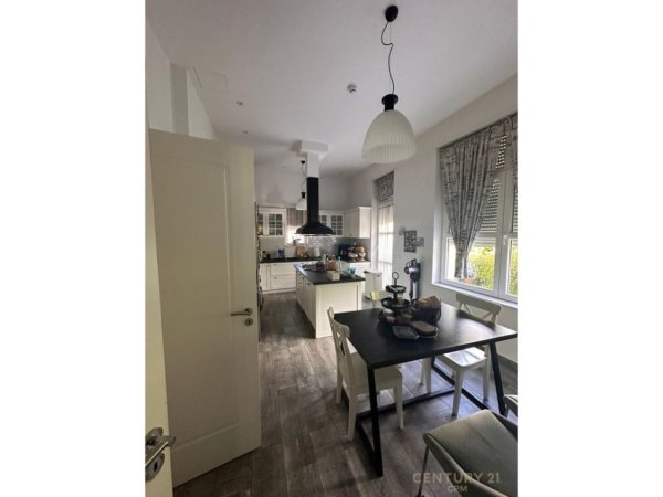 Tirane, shitet Vile 3 Katshe Kati 3, 688 m² 1.500.000 € (Rolling Hills)