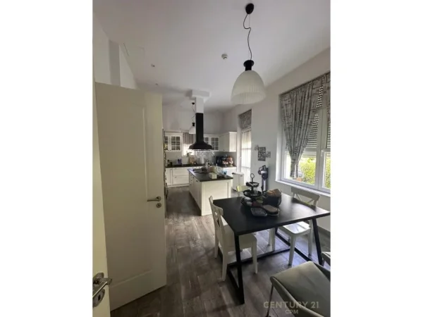 Tirane, shitet Vile 3 Katshe Kati 3, 688 m² 1.500.000 € (Rolling Hills)