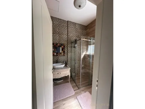 Tirane, shitet Vile 3 Katshe Kati 3, 688 m² 1.500.000 € (Rolling Hills)