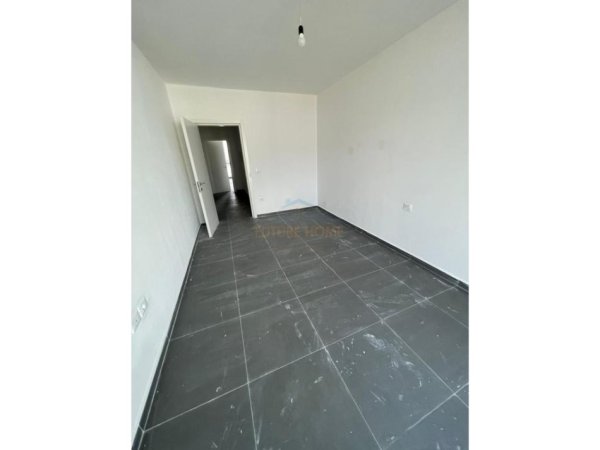 Tirane, shitet apartament 2+1 Kati 4, 111 m² 133.080 € (Rruga 5 Maji)