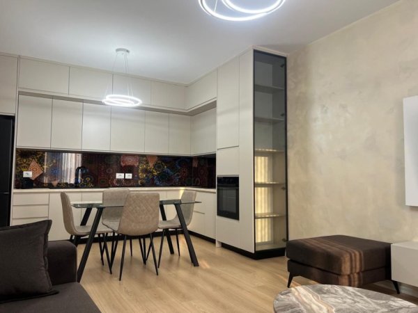Tirane, jepet me qera apartament 1+1 Kati 4, 700 €