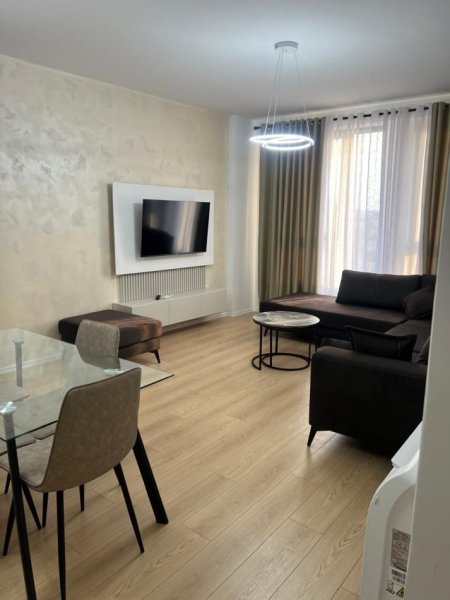 Tirane, jepet me qera apartament 1+1 Kati 4, 700 €
