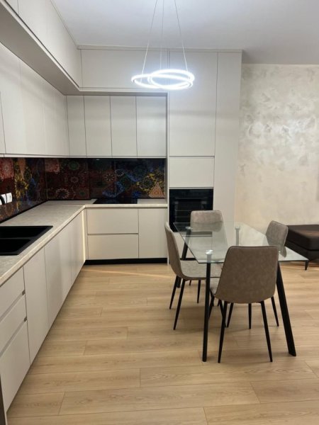 Tirane, jepet me qera apartament 1+1 Kati 4, 700 €