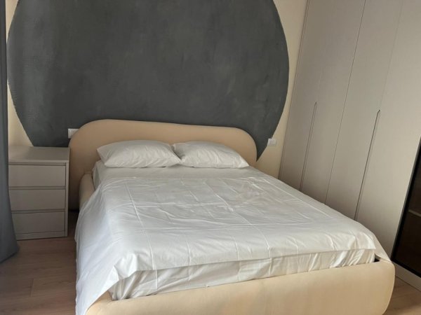 Tirane, jepet me qera apartament 1+1 Kati 4, 700 €