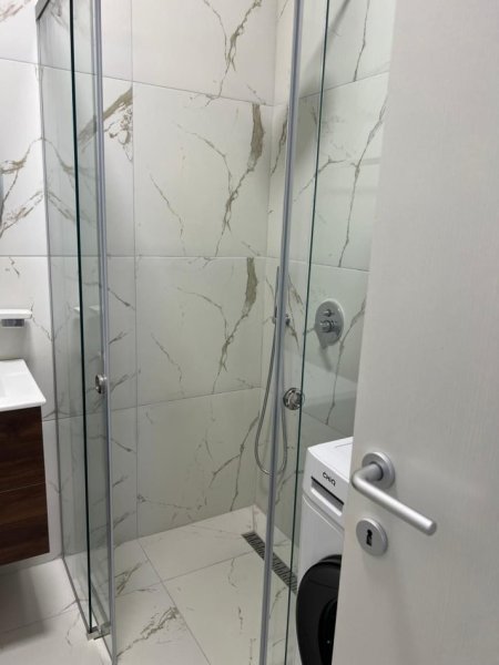 Tirane, jepet me qera apartament 1+1 Kati 4, 700 €