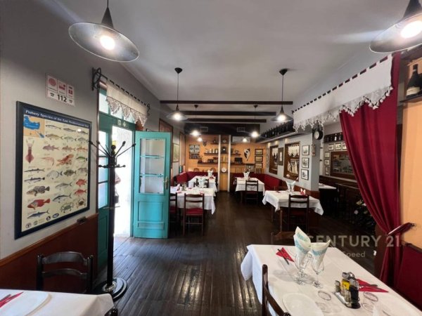 Tirane, jepet me qera bar-resorant Kati 0, 62 m² 1.000 € (Shallvaret)